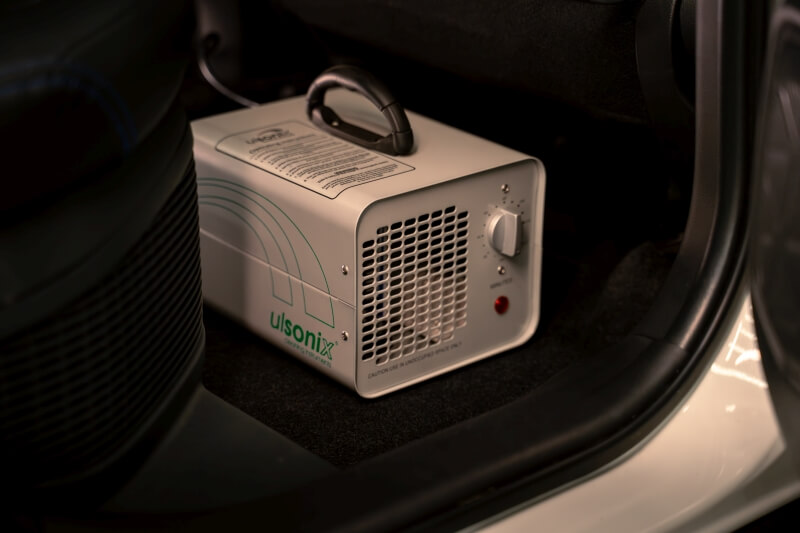 Czyszczenie elementów samochodu